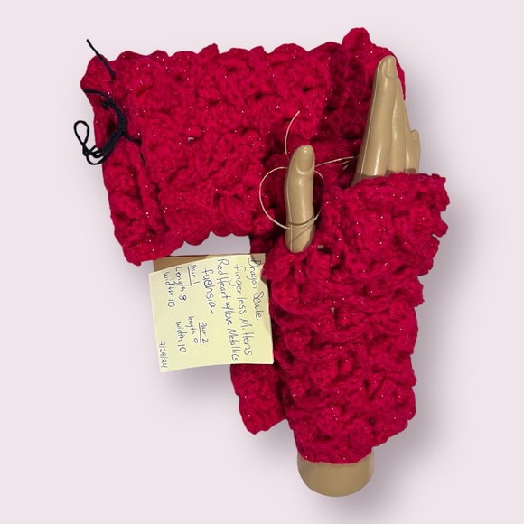 Crochet Dragon Scale Fingerless Mittens - Red Heart Metallics Fuchsia - Picture 4 of 16